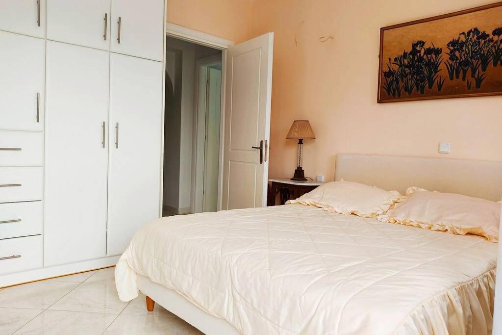 Peggy'S Lux Apartment คาราโวมิลอส ภายนอก รูปภาพ