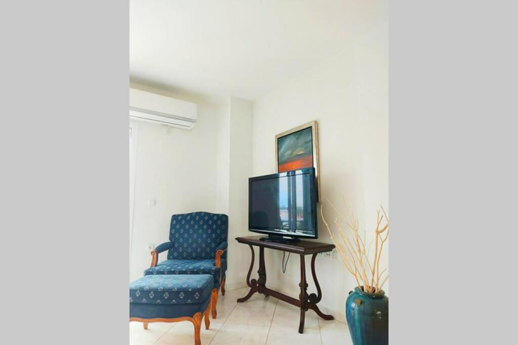 Peggy'S Lux Apartment คาราโวมิลอส ภายนอก รูปภาพ