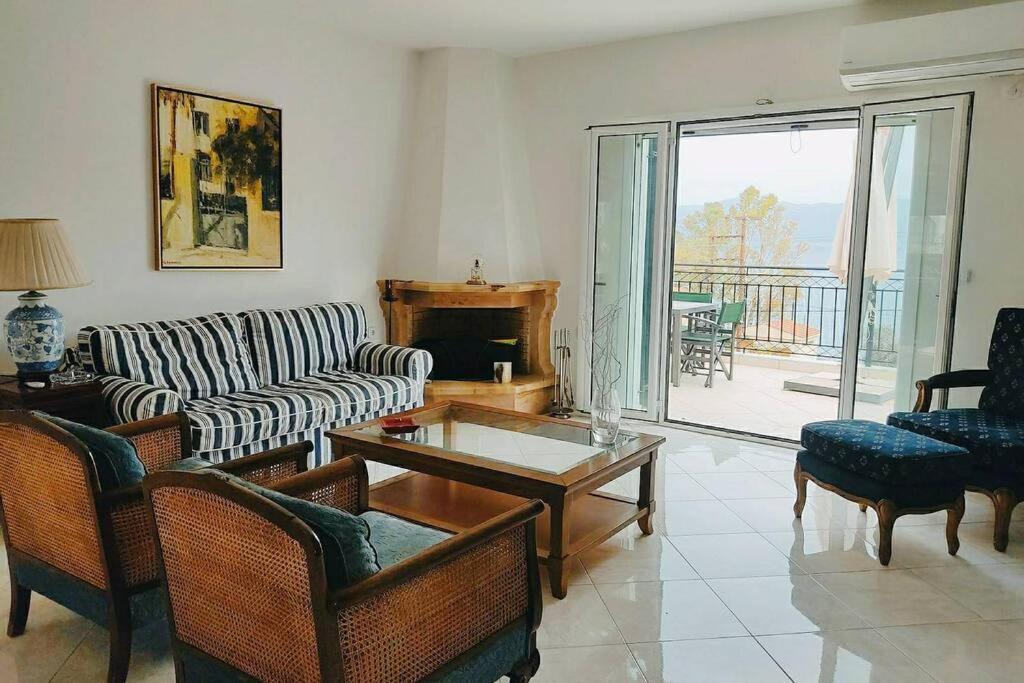 Peggy'S Lux Apartment คาราโวมิลอส ภายนอก รูปภาพ
