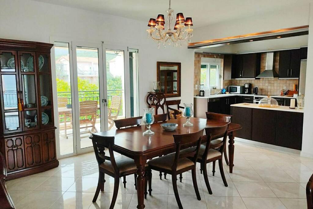 Peggy'S Lux Apartment คาราโวมิลอส ภายนอก รูปภาพ