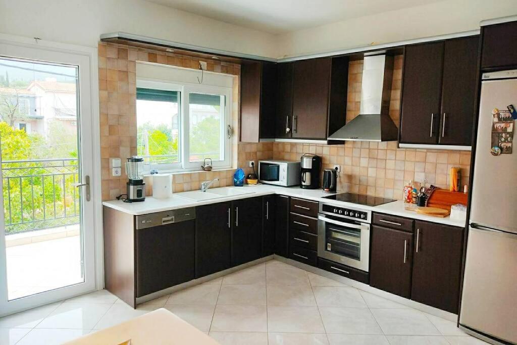 Peggy'S Lux Apartment คาราโวมิลอส ภายนอก รูปภาพ