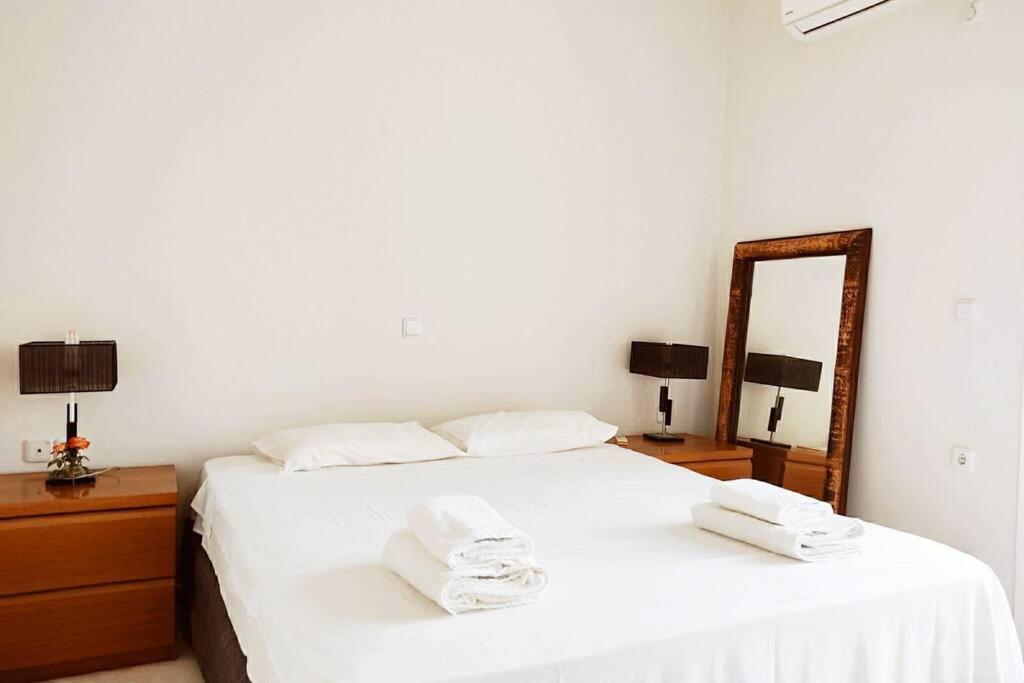 Peggy'S Lux Apartment คาราโวมิลอส ภายนอก รูปภาพ